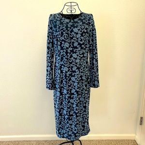 MAGGY LONDON beautiful long sleeve dress